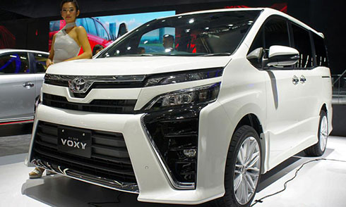 toyota-voxy-2017-mpv-hang-sang-dan-anh-cua-innova