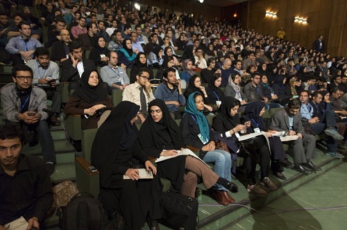iran-cam-giao-vien-co-mun-trung-ca-day-hoc