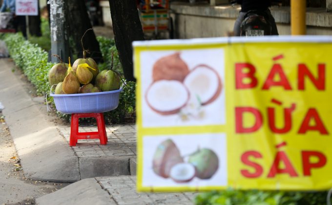 Đặc sản miền Tây trên vỉa hè Sài Gòn