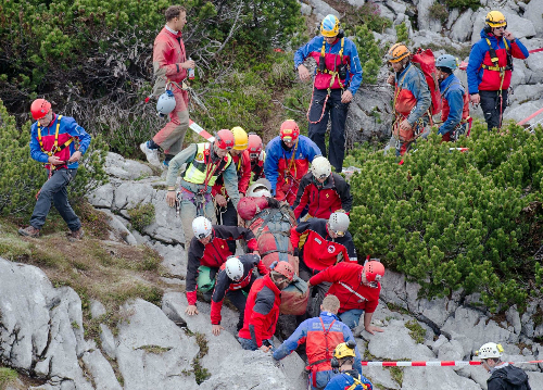Johann Westhauser được giải cứu năm 2014. Ảnh: AFP.