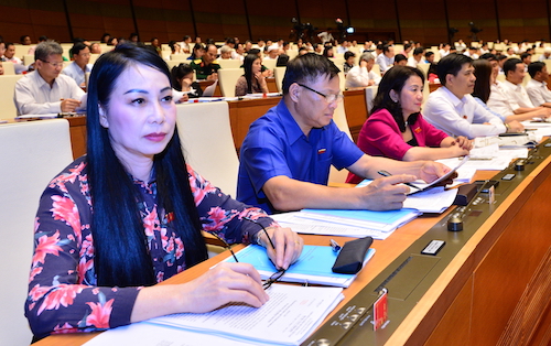 Các đại biểu Quốc hội tiến hành quy trình lấy phiếu tín nhiệm trong hai ngày 24 và 25/10. Ảnh: Ngọc Thắng