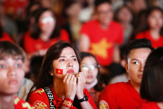 Cổ động viên 'tiếp lửa' cho tuyển Việt Nam từ Hà Nội