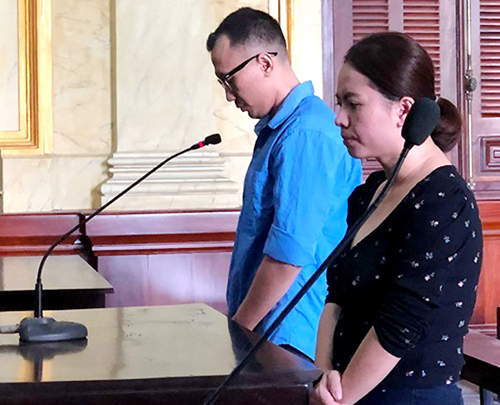 Bị cáo Thọ và Vi tại tòa. Ảnh: Hải Duyên.