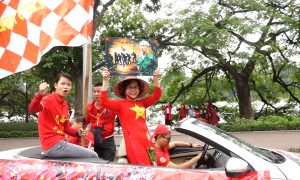 Đường phố náo nhiệt trước trận Việt Nam - Thái Lan