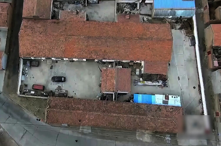 Căn nhà xây theo hình chữ U của vợ chồng Lan. Ảnh: CCTV.