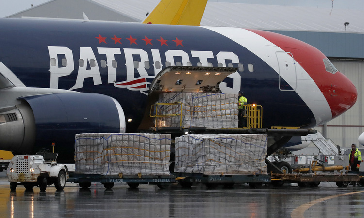 newenglandpatriotsplane-158590-6689-8151-1585905517_1200x0.jpg