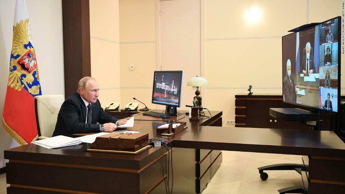 Tổng thống Vladimir Putin họp trực tuyến với các quan chức Dagestan hôm 18/5. Ảnh: AFP