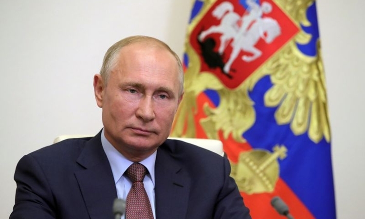 Tổng thống Nga Putin trong một cuộc họp trực tuyến tại Novo-Ogaryovo, bên ngoài Moskva, hôm 26/6. Ảnh: Reuters.