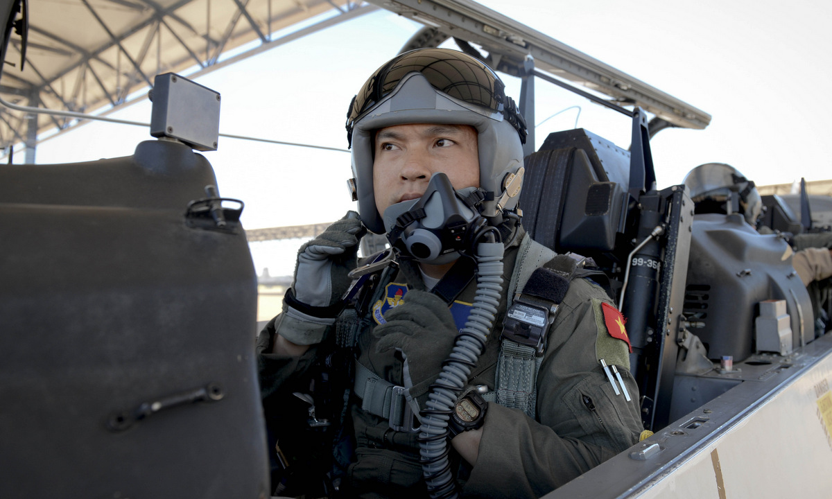 Thượng úy Đặng Đức Toại trong chuyến bay tốt nghiệp ALP hôm 29/5/2019. Ảnh: USAF.
