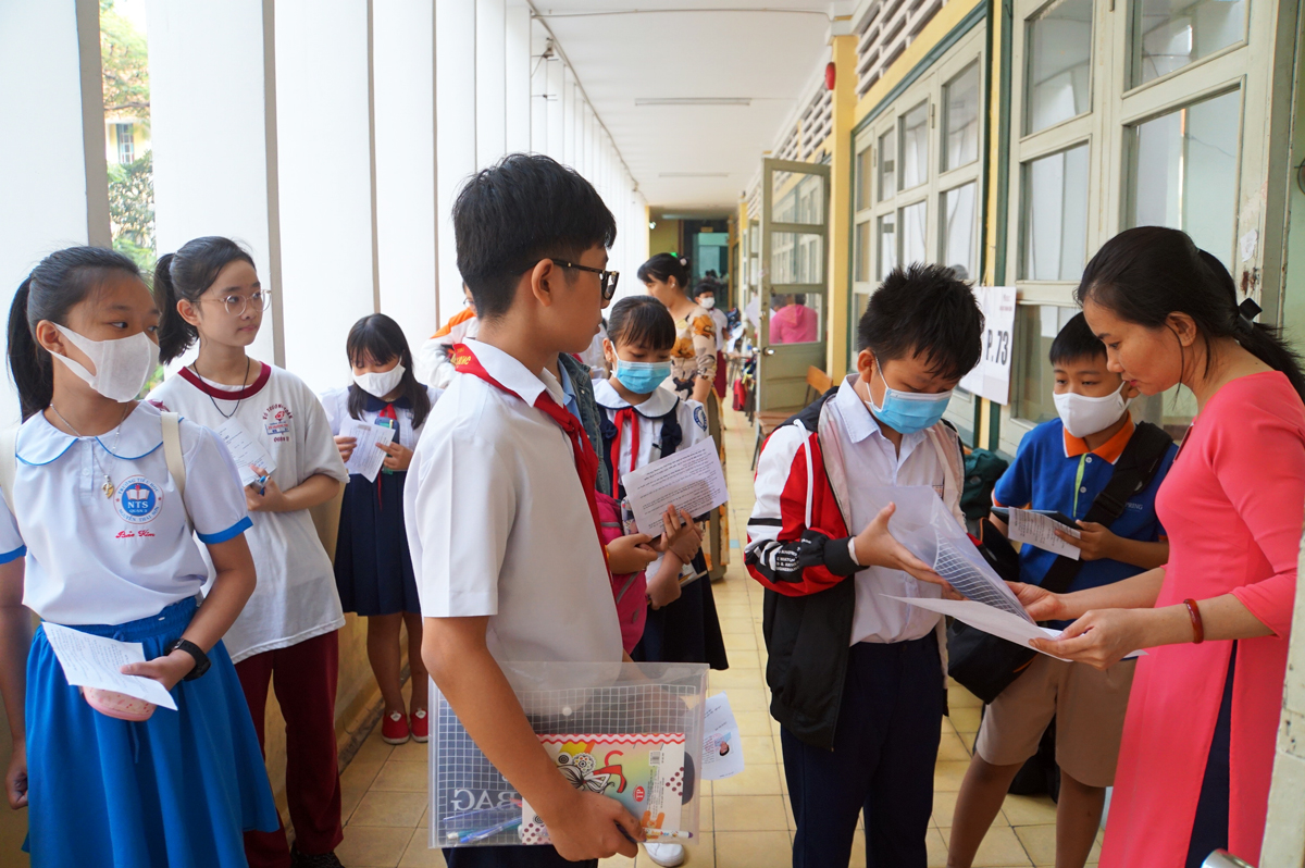 4.000 sĩ tử chạy đua vào lớp 6 trường chuyên - VnExpress