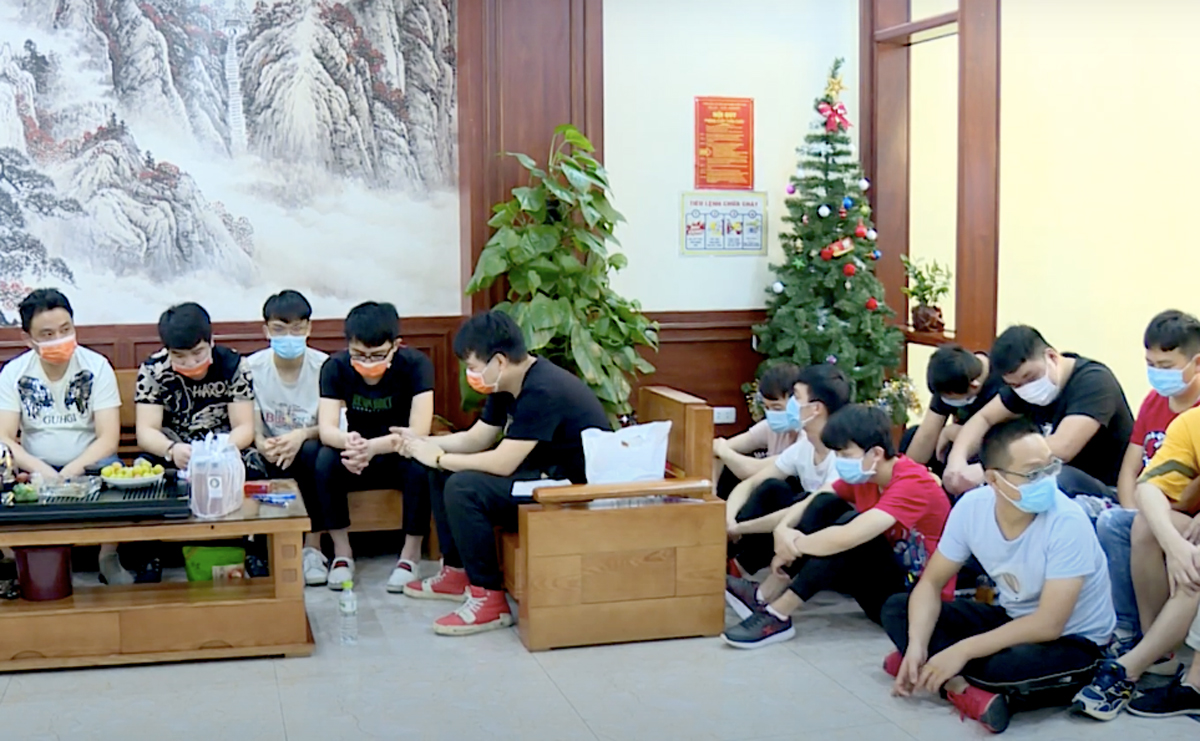 Nhóm người nhập cảnh trái phép bị phát hiện khi đang ở khách sạn tại TP Bắc Ninh. Ảnh: Công an cung cấp