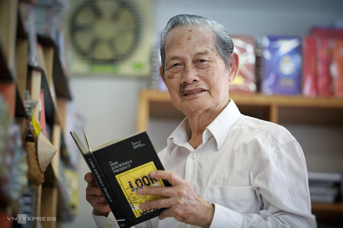 Ông Nguyễn Trọng Xuất nhớ về ngày 2/9/1945 ở Sài Gòn, ngày 28/8. Ảnh: Hữu Khoa.