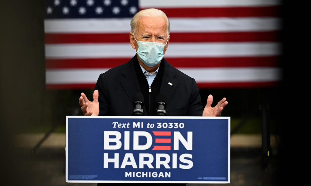 Ứng viên tổng thống đảng Dân chủ Joe Biden phát biểu trong sự kiện vận động tranh cử tại thành phố Grand Rapids, bang Michigan, hôm 2/10. Ảnh: AFP.