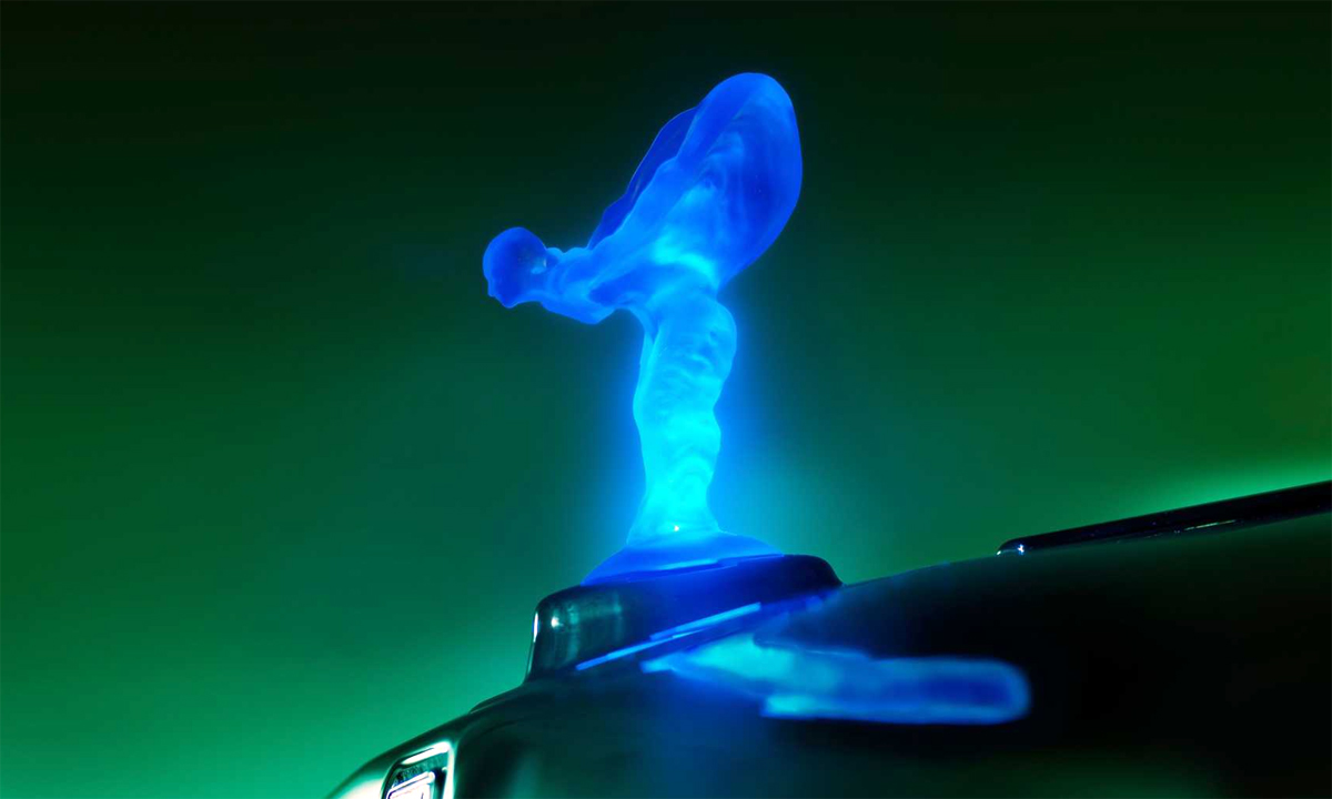 Biểu tượng Spirit of Ecstasy phát sáng trên xe Rolls-Royce. Ảnh: Rolls-Royce