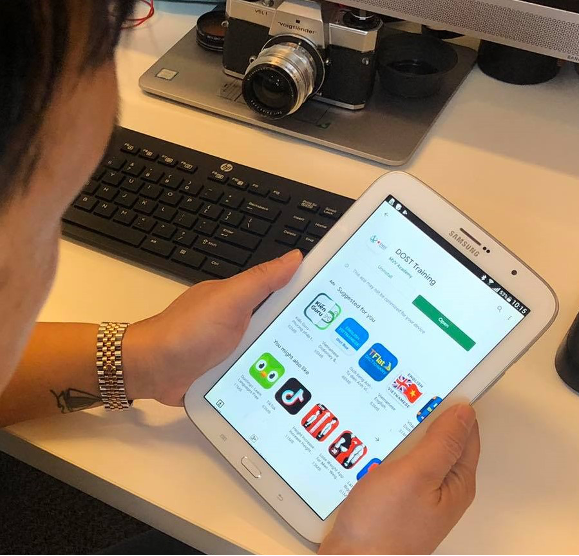 Ứng dụng DOST Training có sẵn trên Android và iOS. Ảnh: RMIT.