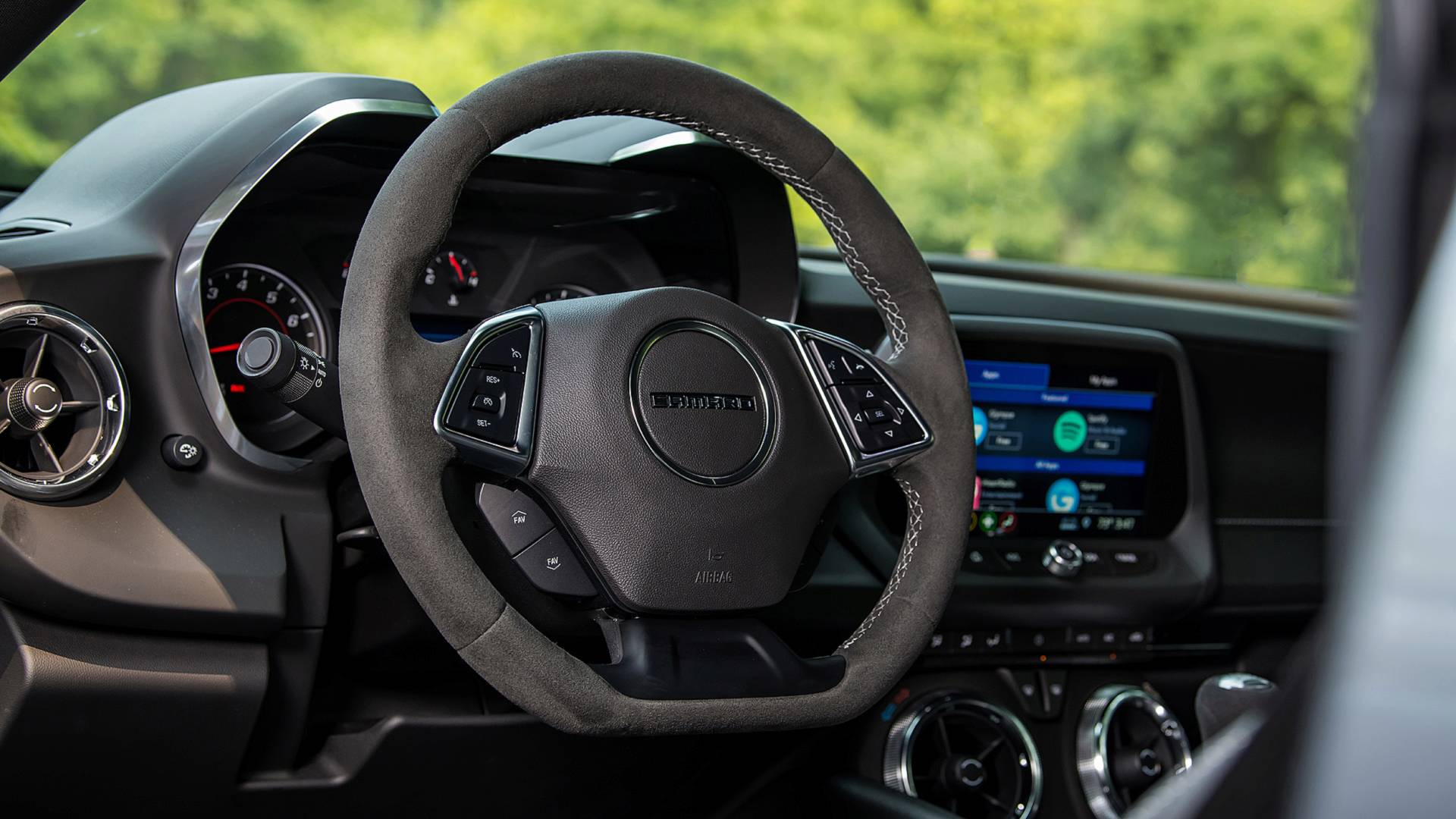 Vô-lăng Camaro. Ảnh: Chevrolet