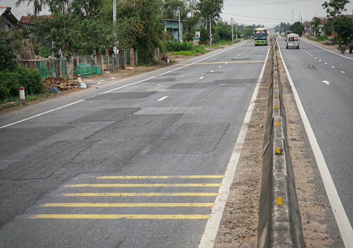 Quốc lộ 1 qua Bình Định. Ảnh: Phạm Linh.