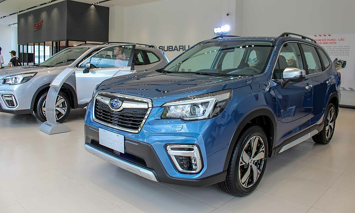 Bản tầm trung Forester i-S 2.0 tại một đại lý Subaru ở quận 7, TP HCM. Ảnh: Thành Nhạn