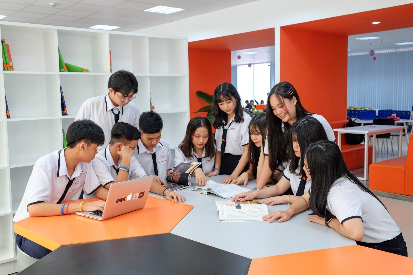 Học sinh THPT FPT Cần Thơ trong một giờ thảo luận nhóm.