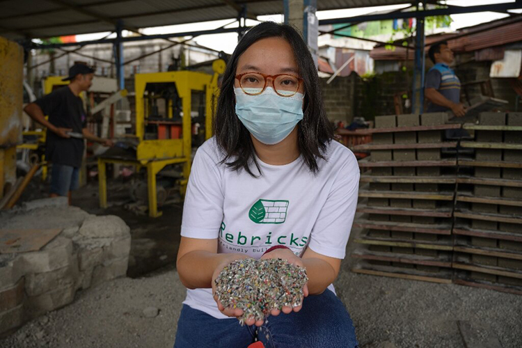 Novita Tan, đồng sáng lập công ty tái chế Rebrick. Ảnh: AFP.