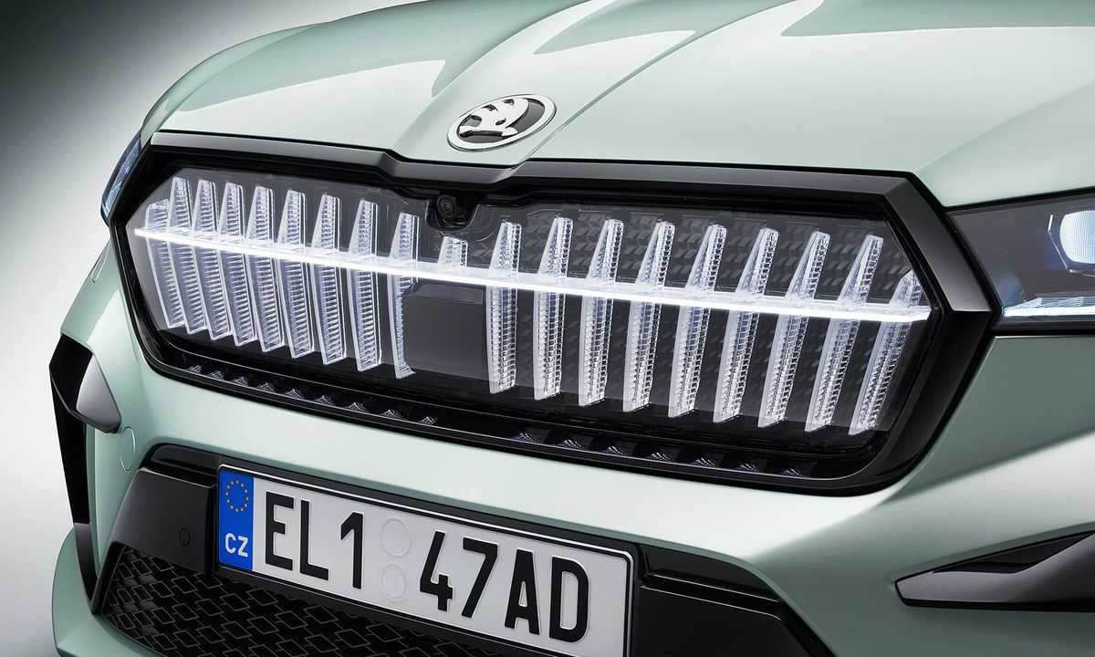 Mẫu xe điện Enyaq iV với lưới tản nhiệt phong cách Matrix LED. Ảnh: Skoda