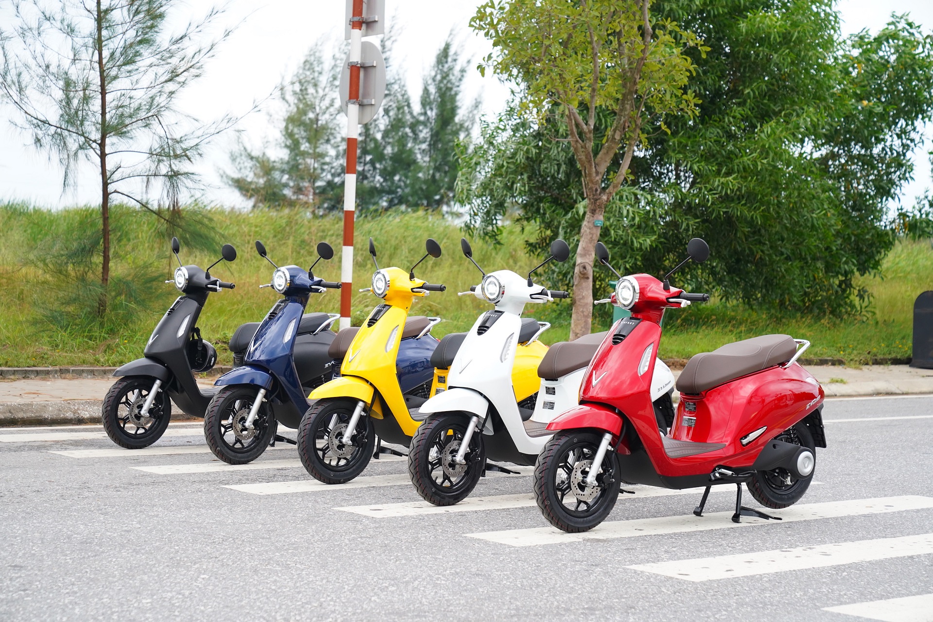 Dàn xe máy điện VinFast Evo 200, giá khởi điểm từ 22 triệu đồng.