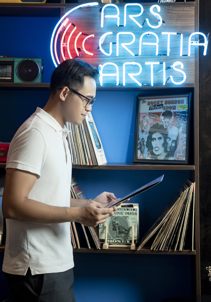 Đức Bảo hiện là người dẫn chương trình, diễn giả với hơn 10 năm kinh nghiệm.