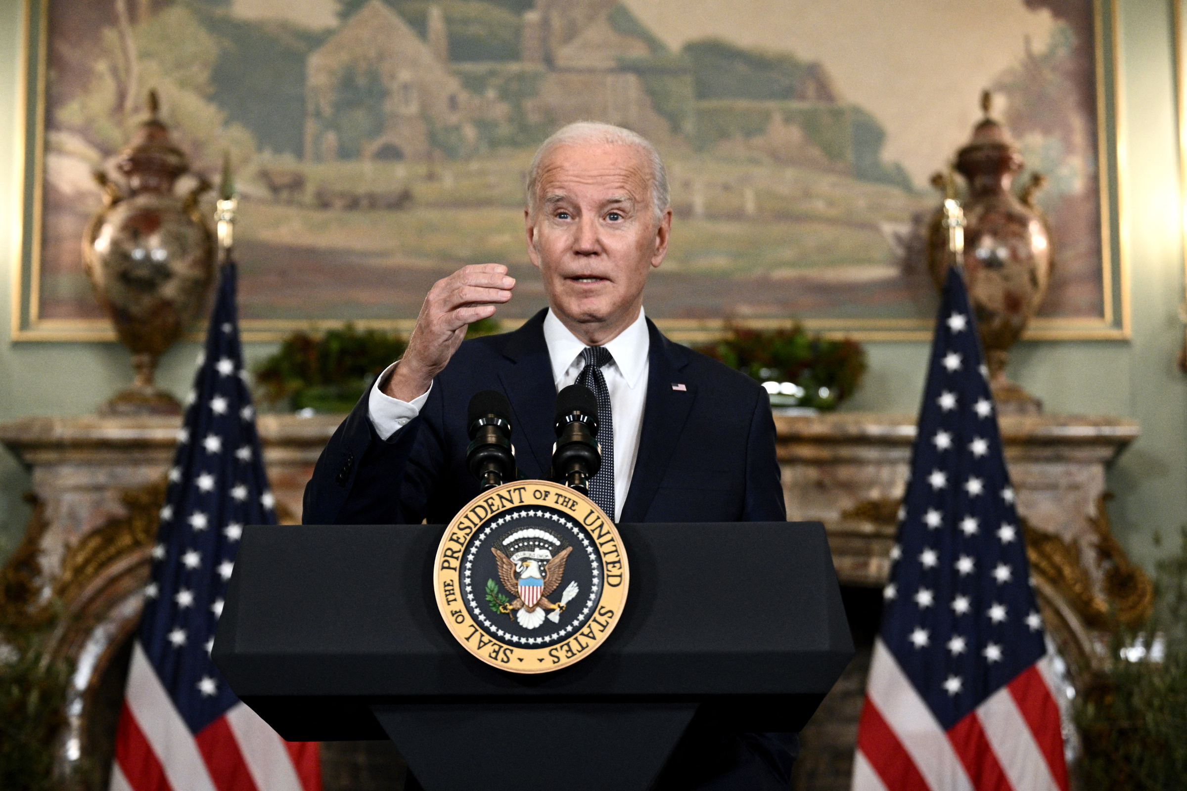 Tổng thống Mỹ Joe Biden họp báo sau cuộc gặp với Chủ tịch Trung Quốc Tập Cận Bình ở thị trấn Woodside, bang California ngày 15/11. Ảnh: AFP
