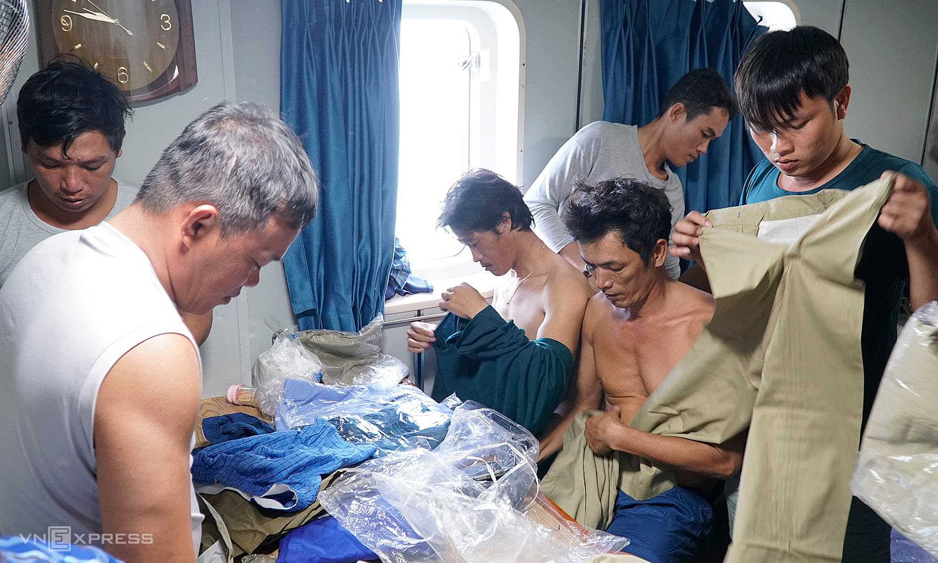 Các thuyền viên được phát quần áo mới khi về TP Vũng Tàu. Ảnh: Trường Hà