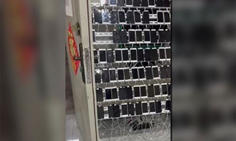 Số điện thoại nghi sử dụng trong các vụ lừa đảo tại khu phức hợp ở Bamban, Philippines. Ảnh: PNA